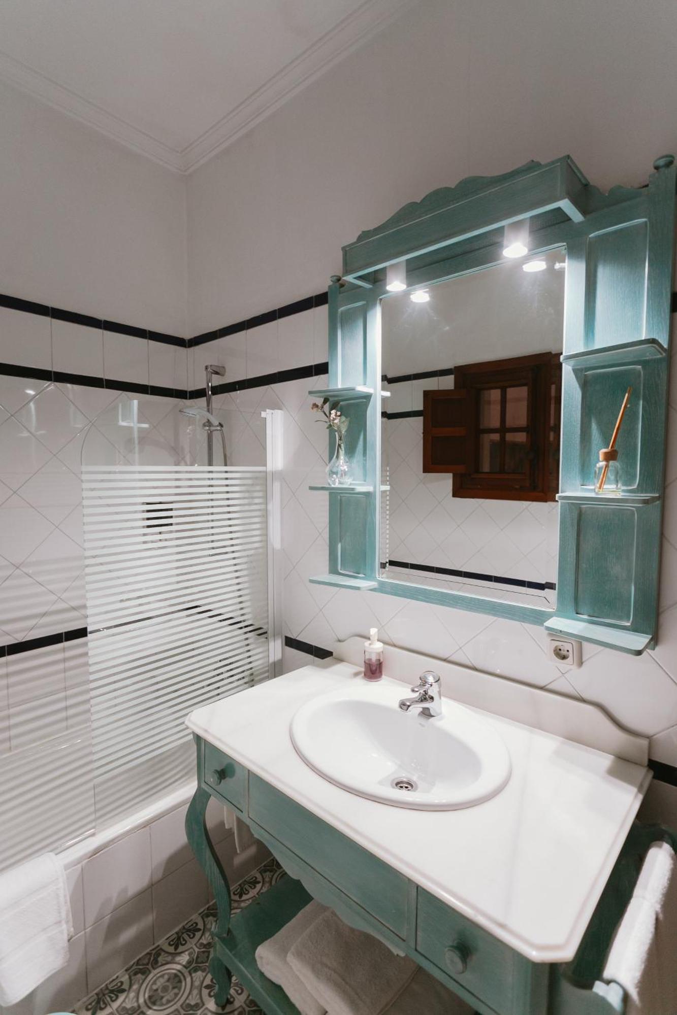 Komodo Casa Maravillas Rooms Севілья Екстер'єр фото